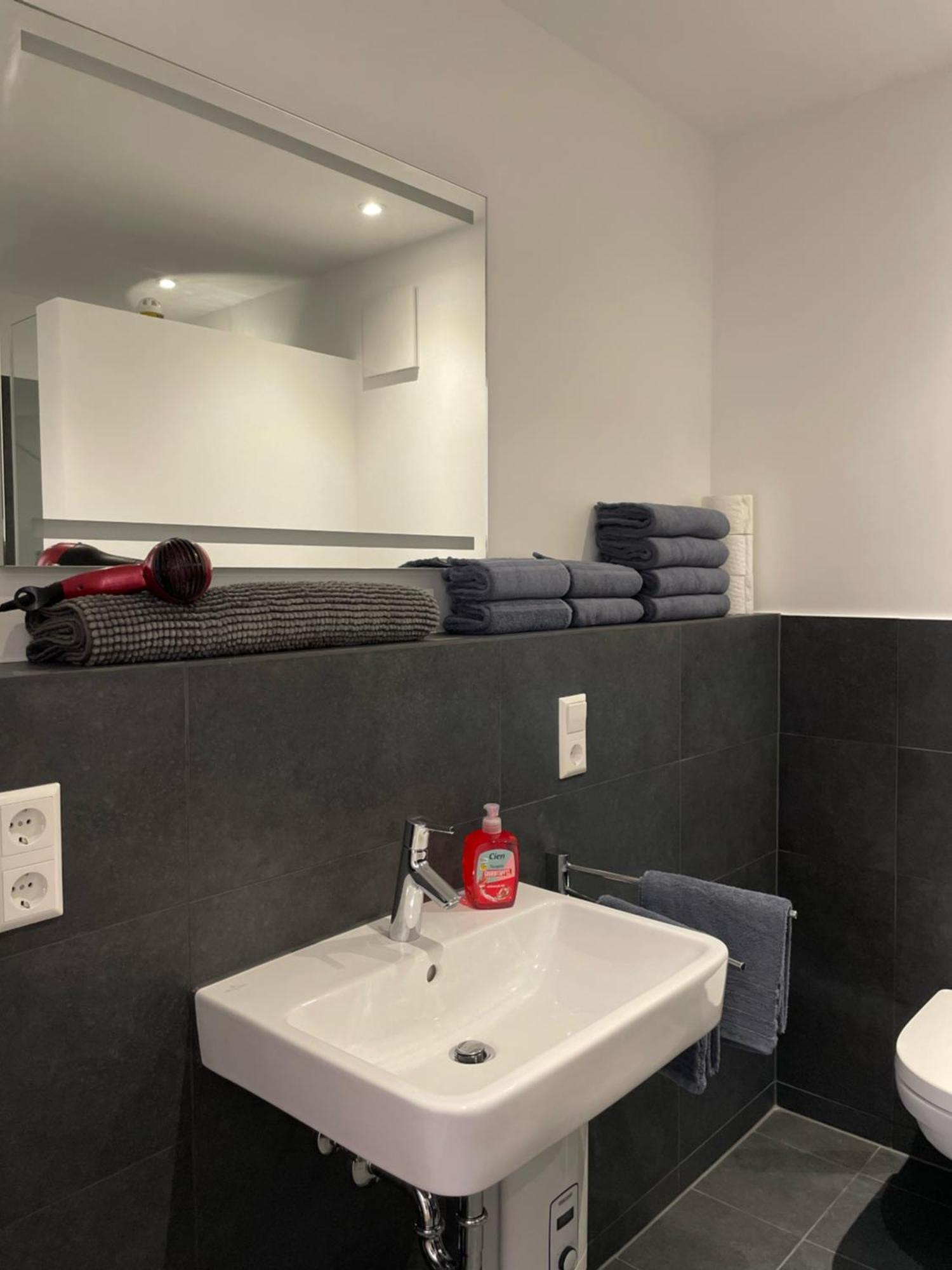 Apartment "London" In Erftstadt - 3 Zimmer & 63Qm - Nahe Koeln, Messe, Phantasialand & Bonn - Familienurlaub Oder Business Trip מראה חיצוני תמונה